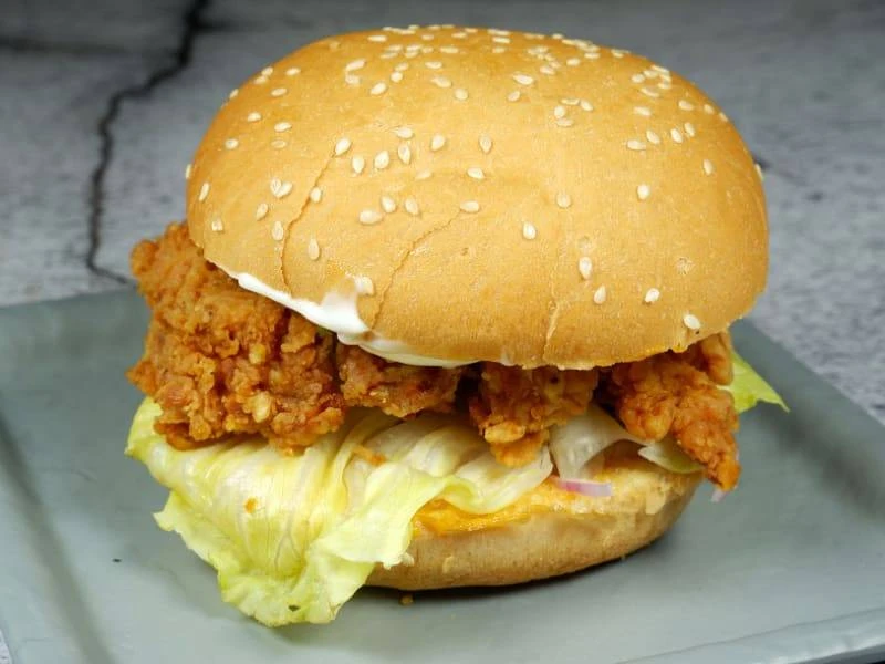 CHICKEN BURGER