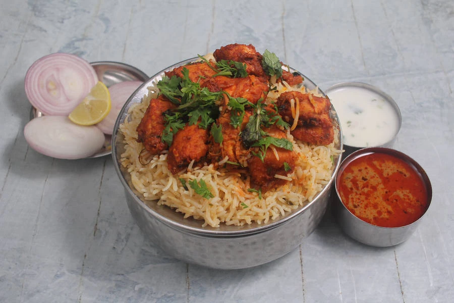 CHICKEN DUM BIRYANI