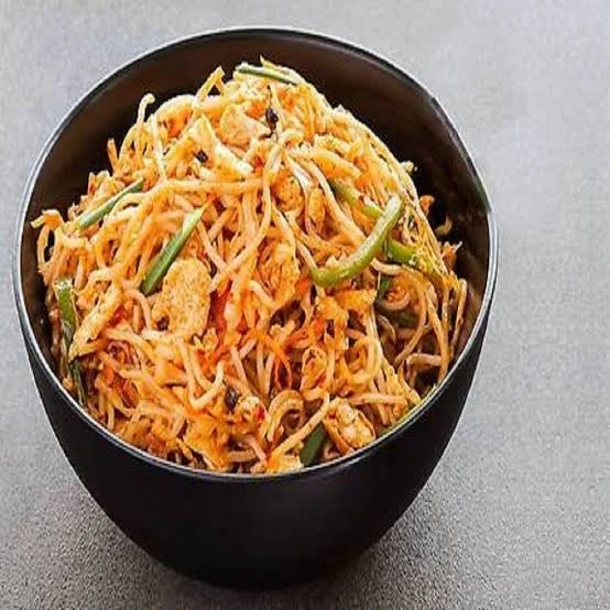 Schezwan noodles egg