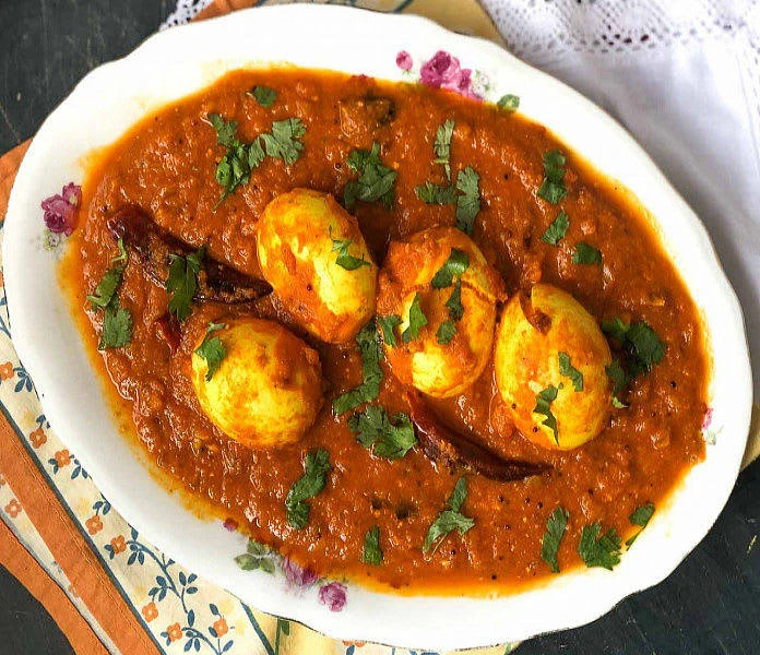 EGG CURRY. 3pcs