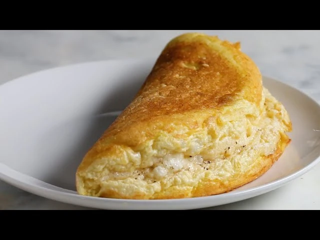 FLUFFY OMELETTE
